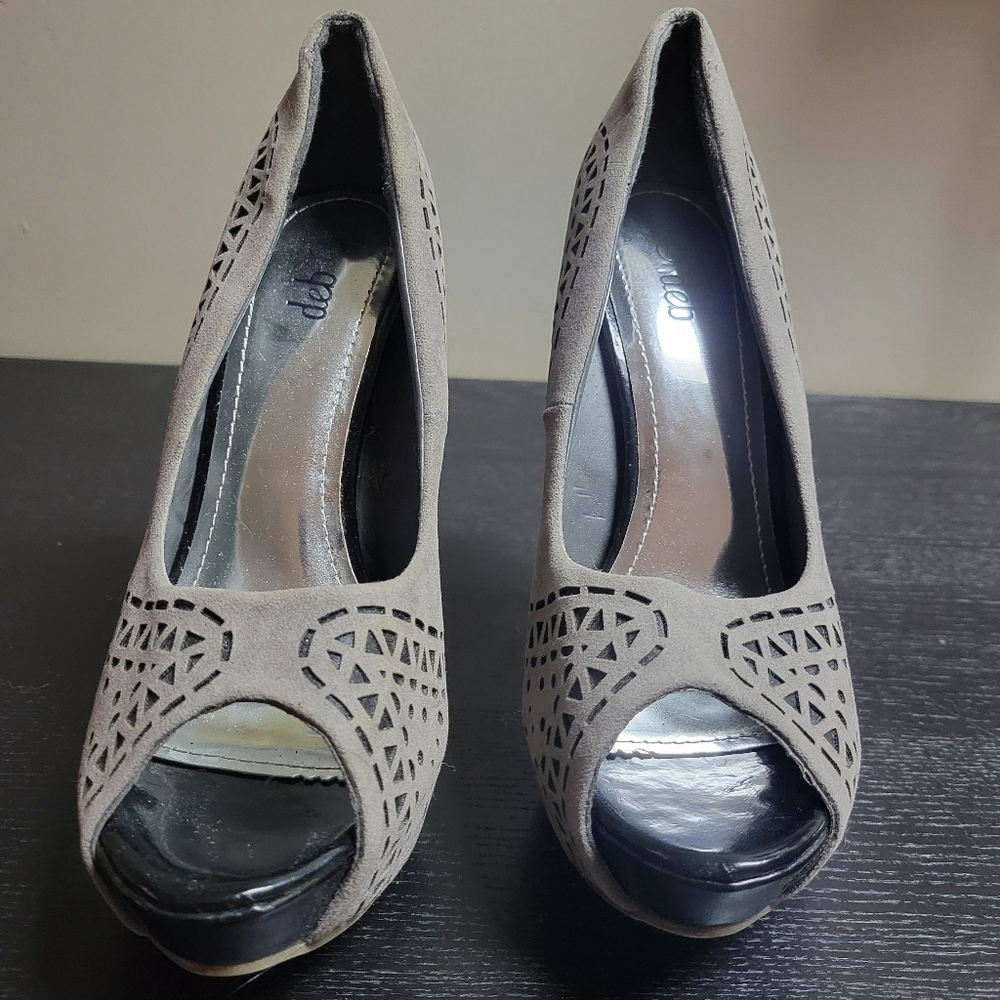 High heels - Picture 2 of 3